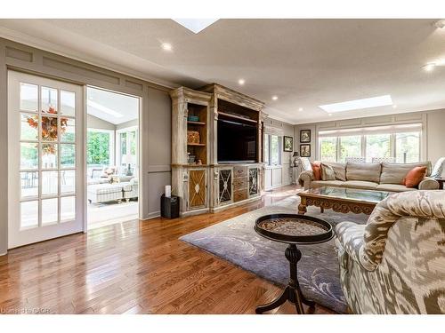 225 Shoreacres Road, Burlington, ON - Indoor Photo Showing Living Room