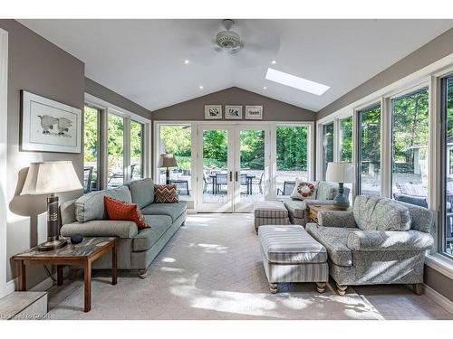225 Shoreacres Road, Burlington, ON - Indoor Photo Showing Living Room