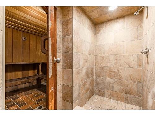 225 Shoreacres Road, Burlington, ON - Indoor Photo Showing Bathroom