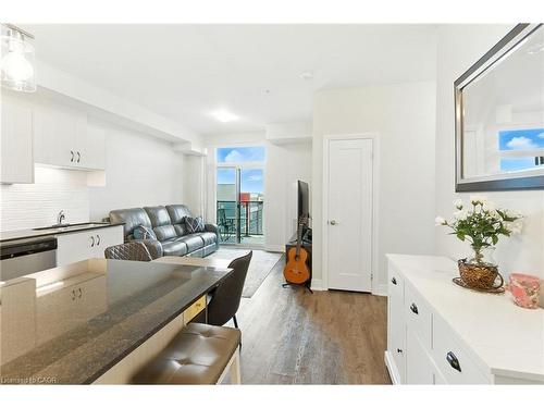 803-16 Concord Place, Grimsby, ON - Indoor Photo Showing Kitchen With Upgraded Kitchen