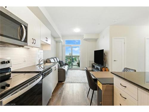 803-16 Concord Place, Grimsby, ON - Indoor Photo Showing Kitchen