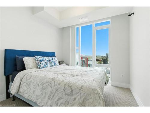 803-16 Concord Place, Grimsby, ON - Indoor Photo Showing Bedroom