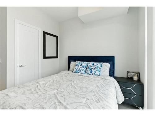 803-16 Concord Place, Grimsby, ON - Indoor Photo Showing Bedroom