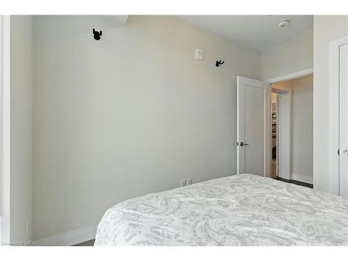 803-16 Concord Place, Grimsby, ON - Indoor Photo Showing Bedroom