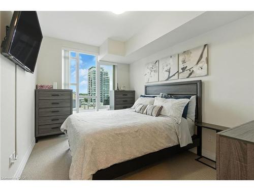 803-16 Concord Place, Grimsby, ON - Indoor Photo Showing Bedroom