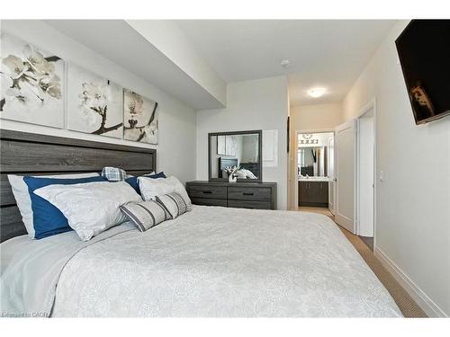 803-16 Concord Place, Grimsby, ON - Indoor Photo Showing Bedroom