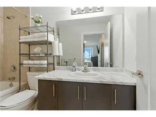 803-16 Concord Place, Grimsby, ON - Indoor Photo Showing Bathroom