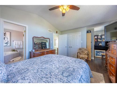 66 Yarmouth Drive, London, ON - Indoor Photo Showing Bedroom