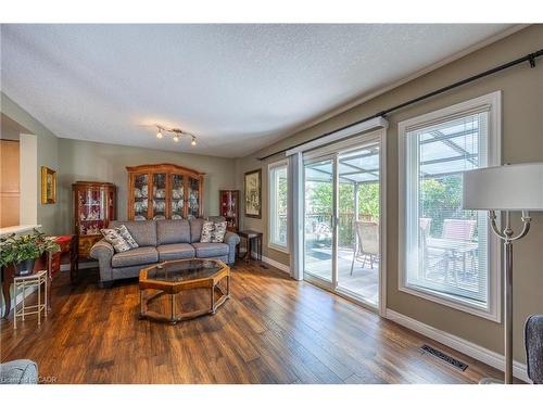 66 Yarmouth Drive, London, ON - Indoor Photo Showing Living Room