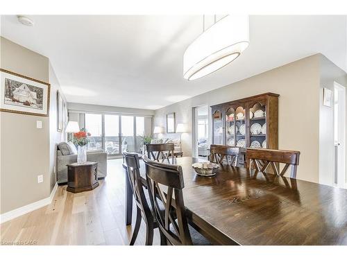 809-1201 North Shore Boulevard E, Burlington, ON - Indoor Photo Showing Dining Room