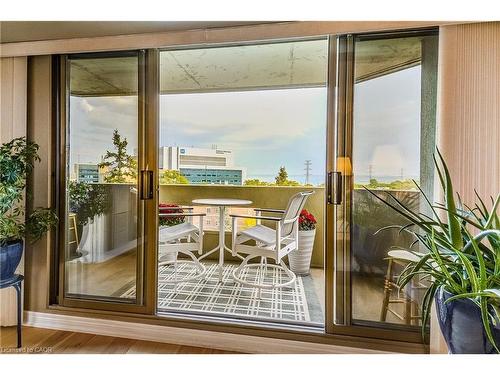 809-1201 North Shore Boulevard E, Burlington, ON - Indoor