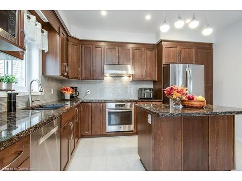 573 Sundew Drive, Waterloo, ON - Indoor Photo Showing Kitchen With Stainless Steel Kitchen With Upgraded Kitchen