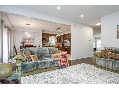 573 Sundew Drive, Waterloo, ON - Indoor Photo Showing Living Room