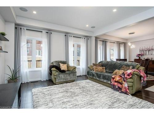 573 Sundew Drive, Waterloo, ON - Indoor Photo Showing Living Room