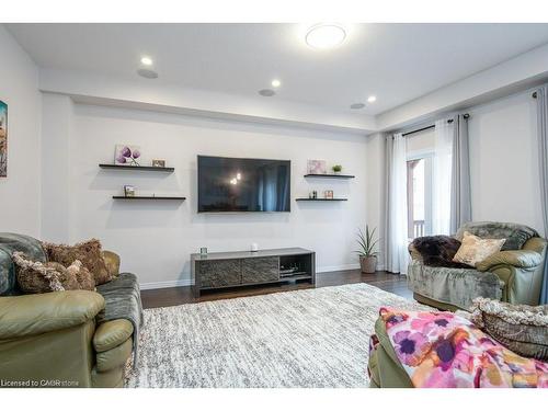 573 Sundew Drive, Waterloo, ON - Indoor Photo Showing Living Room
