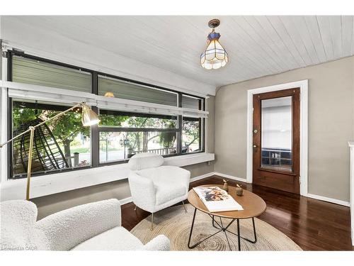 99 Burris Street, Hamilton, ON - Indoor Photo Showing Living Room