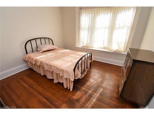 14 Spruceside Avenue, Hamilton, ON - Indoor Photo Showing Bedroom