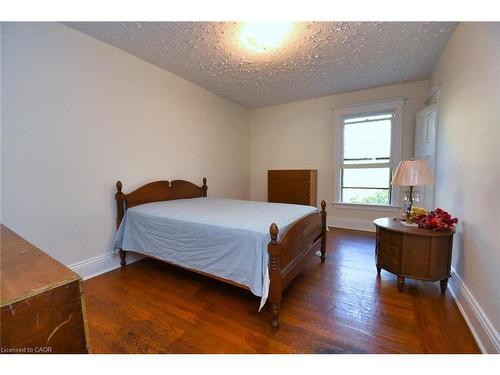14 Spruceside Avenue, Hamilton, ON - Indoor Photo Showing Bedroom