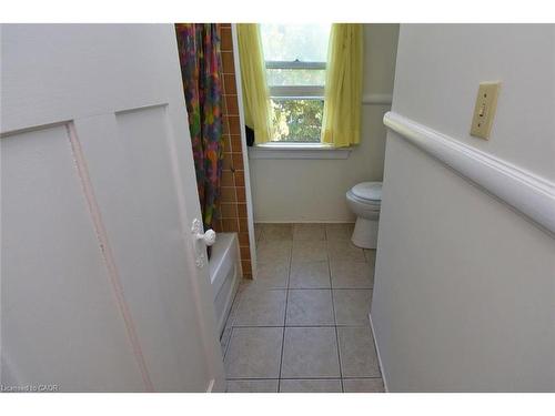 14 Spruceside Avenue, Hamilton, ON - Indoor Photo Showing Bathroom