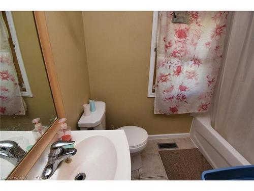14 Spruceside Avenue, Hamilton, ON - Indoor Photo Showing Bathroom
