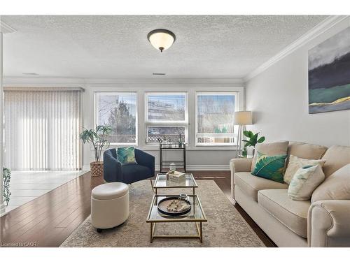 12 Nolan Trail, Hamilton, ON - Indoor Photo Showing Living Room