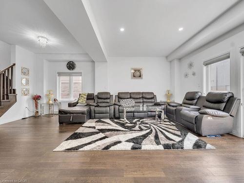30 Times Square Boulevard, Hamilton, ON - Indoor Photo Showing Living Room