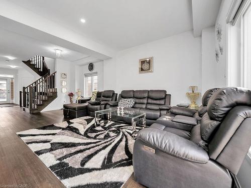 30 Times Square Boulevard, Hamilton, ON - Indoor Photo Showing Living Room
