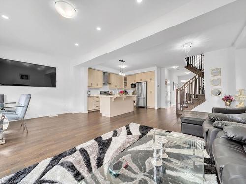 30 Times Square Boulevard, Hamilton, ON - Indoor Photo Showing Living Room