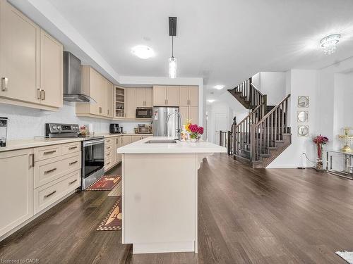30 Times Square Boulevard, Hamilton, ON - Indoor Photo Showing Kitchen With Upgraded Kitchen