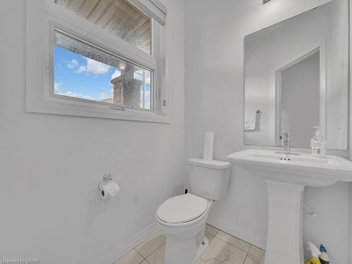 30 Times Square Boulevard, Hamilton, ON - Indoor Photo Showing Bathroom