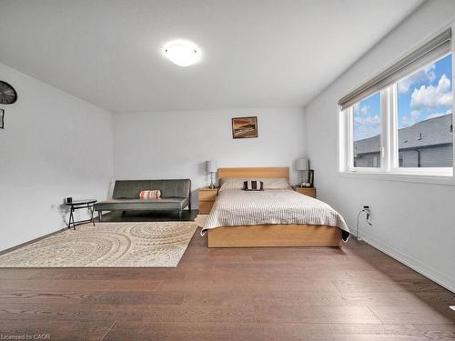 30 Times Square Boulevard, Hamilton, ON - Indoor Photo Showing Bedroom