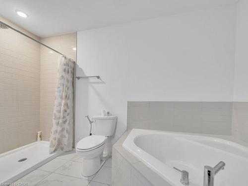 30 Times Square Boulevard, Hamilton, ON - Indoor Photo Showing Bathroom
