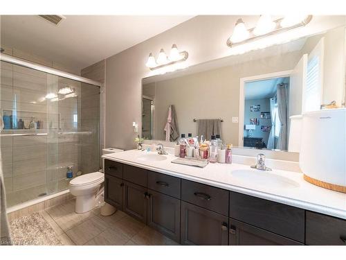 933 Robert Ferrie Drive, Kitchener, ON - Indoor Photo Showing Bathroom