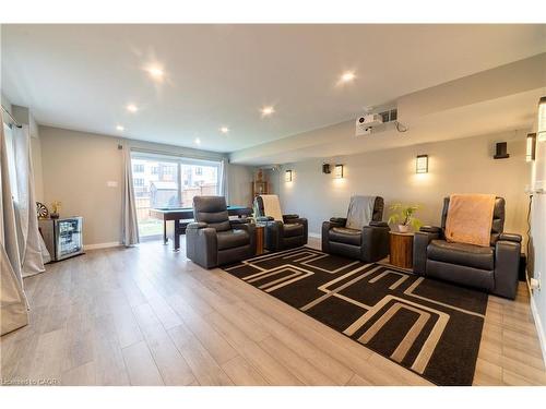 933 Robert Ferrie Drive, Kitchener, ON - Indoor Photo Showing Living Room