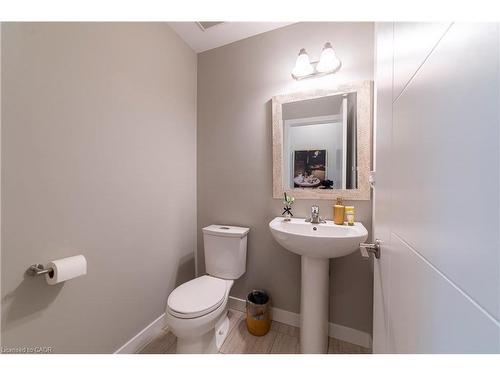 933 Robert Ferrie Drive, Kitchener, ON - Indoor Photo Showing Bathroom