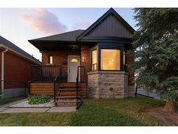 201 Fairfield Avenue  Hamilton, ON L8H 5H3