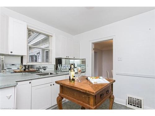 19 Gilmour Place, Hamilton, ON - Indoor Photo Showing Kitchen