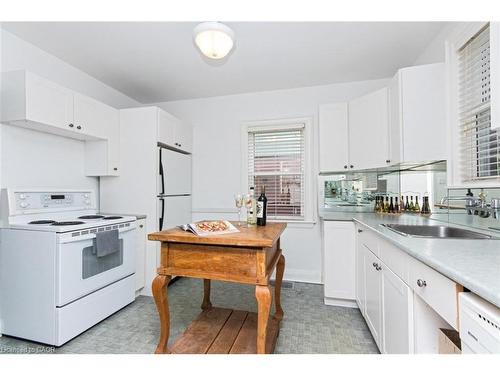 19 Gilmour Place, Hamilton, ON - Indoor Photo Showing Kitchen