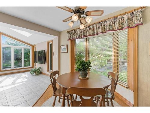 33 Goldfinch Road, Hamilton, ON - Indoor Photo Showing Dining Room