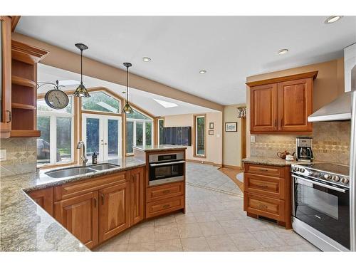 33 Goldfinch Road, Hamilton, ON - Indoor Photo Showing Kitchen With Double Sink