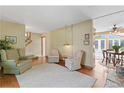 33 Goldfinch Road, Hamilton, ON - Indoor Photo Showing Living Room