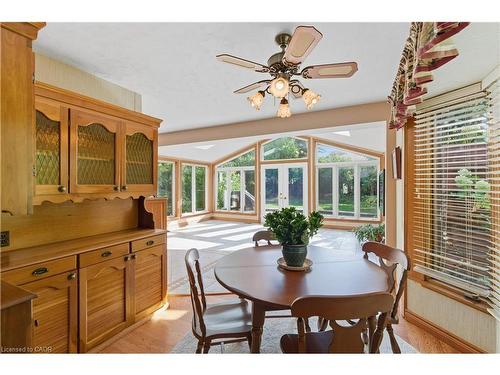 33 Goldfinch Road, Hamilton, ON - Indoor Photo Showing Dining Room
