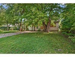 63 Minnewawa Road  Mississauga, ON L5G 1C6