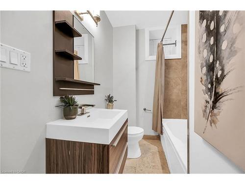 Ll2-86 Herkimer Street, Hamilton, ON - Indoor Photo Showing Bathroom