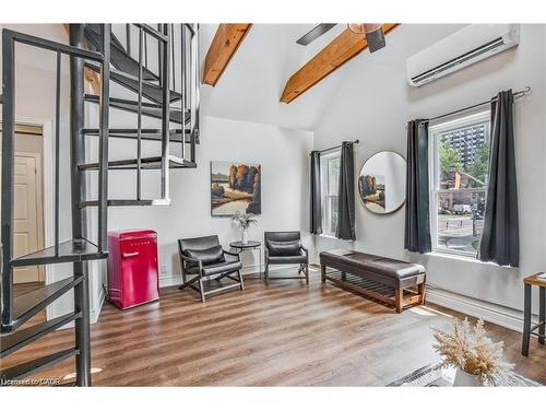 118 Queen Street S, Hamilton, ON - Indoor Photo Showing Other Room