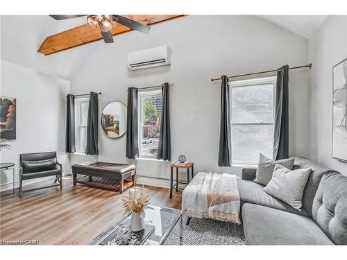 118 Queen Street S, Hamilton, ON - Indoor Photo Showing Other Room