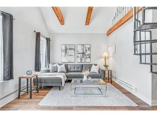 118 Queen Street S, Hamilton, ON - Indoor Photo Showing Living Room