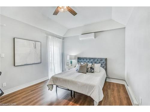 118 Queen Street S, Hamilton, ON - Indoor Photo Showing Bedroom