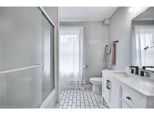 118 Queen Street S, Hamilton, ON - Indoor Photo Showing Bathroom