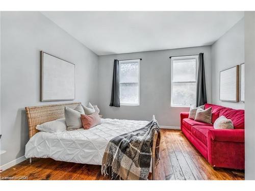 118 Queen Street S, Hamilton, ON - Indoor Photo Showing Bedroom